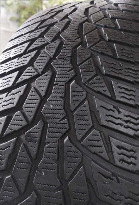 225 50 18- cauciucuri (anvelope) de iarna- NOKIAN