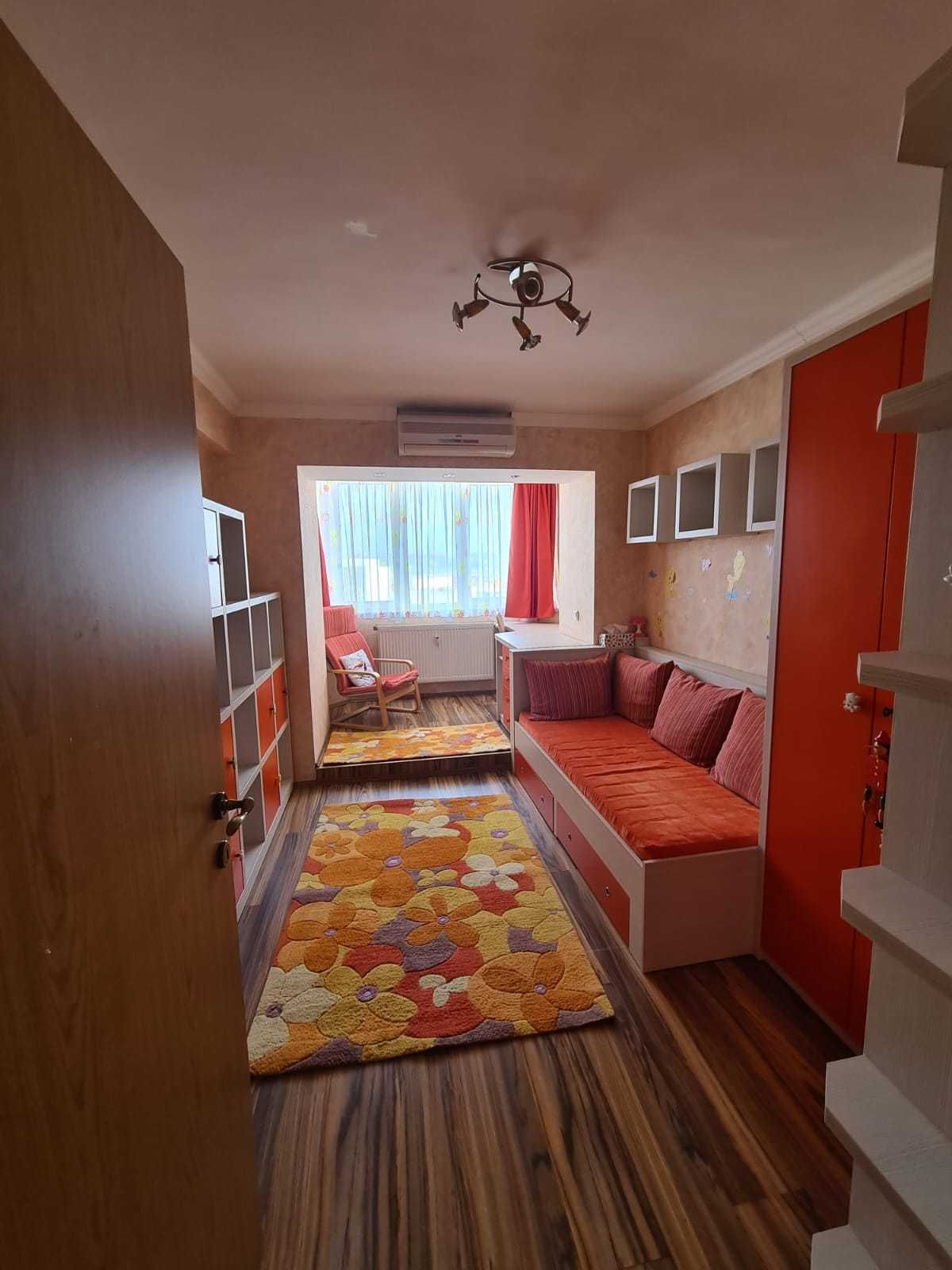 Apartament 3 camere de închiriat vis a vis de Lotus Mall