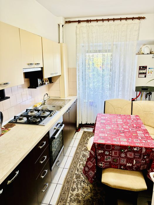 Apartament 3 camere, Decomandat, Centru
