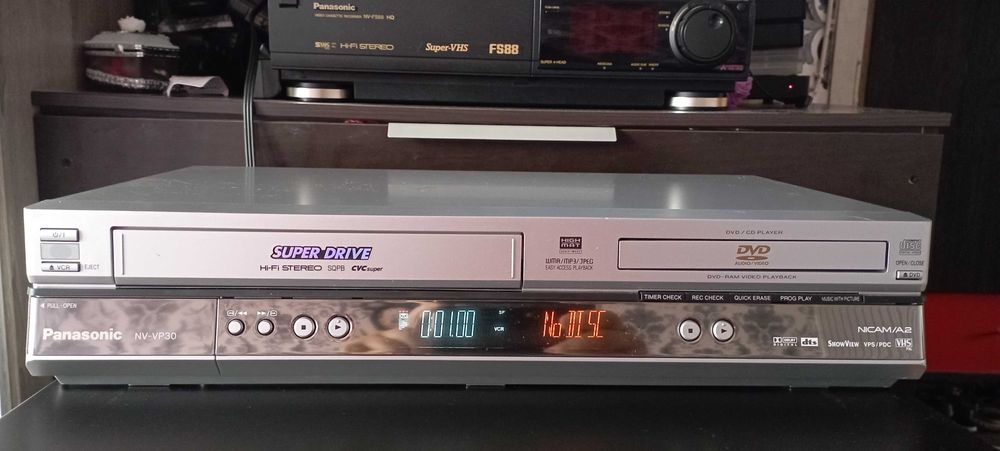 Panasonic NV-VP30  DVD Комбо
