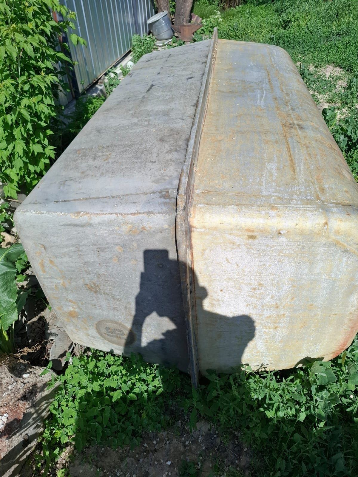 Продам бочку,не дырявый, средний хорошем состоянии.