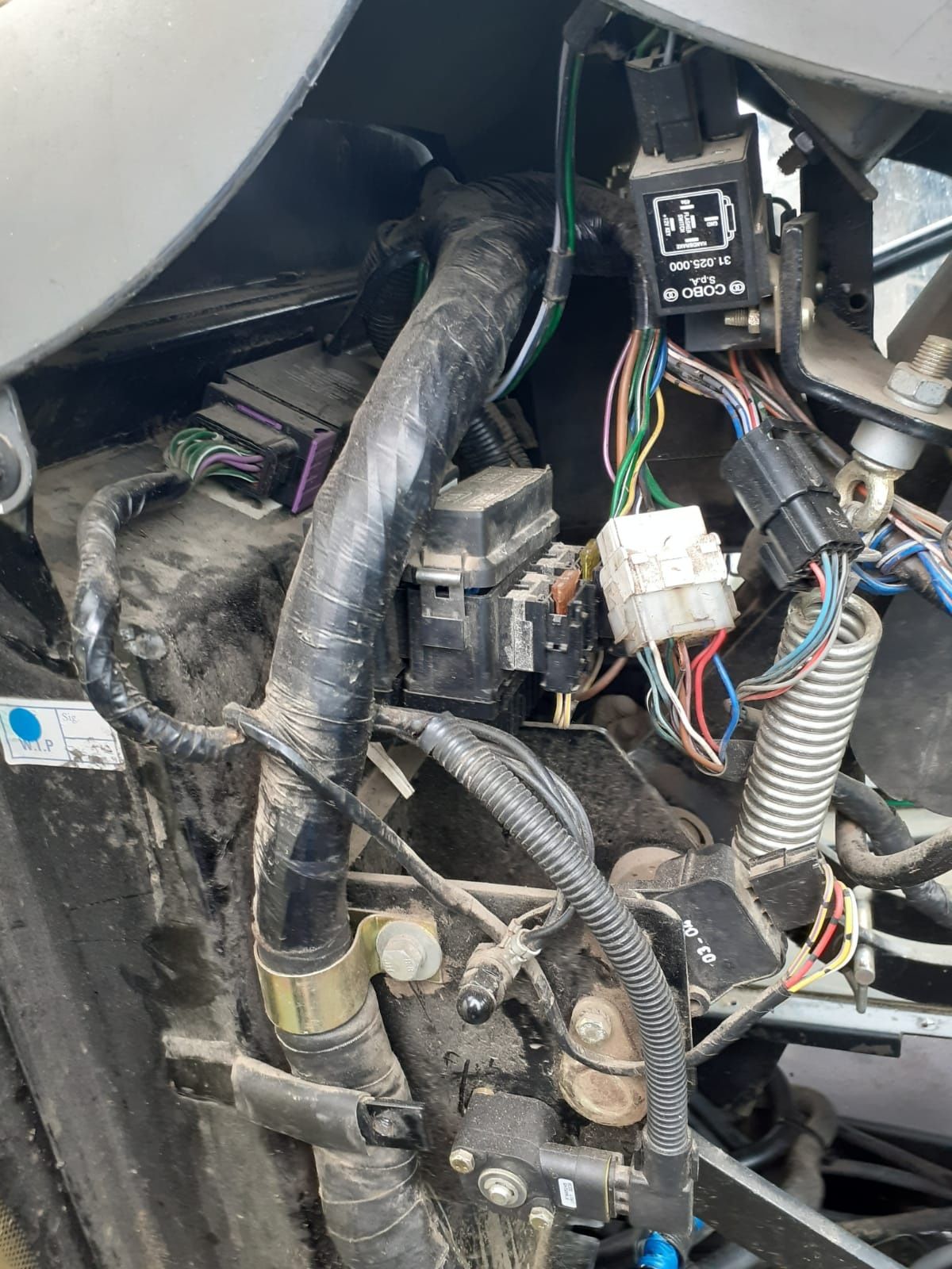 Reconstruire/reparatii instalații electrice utilaje/tractoare