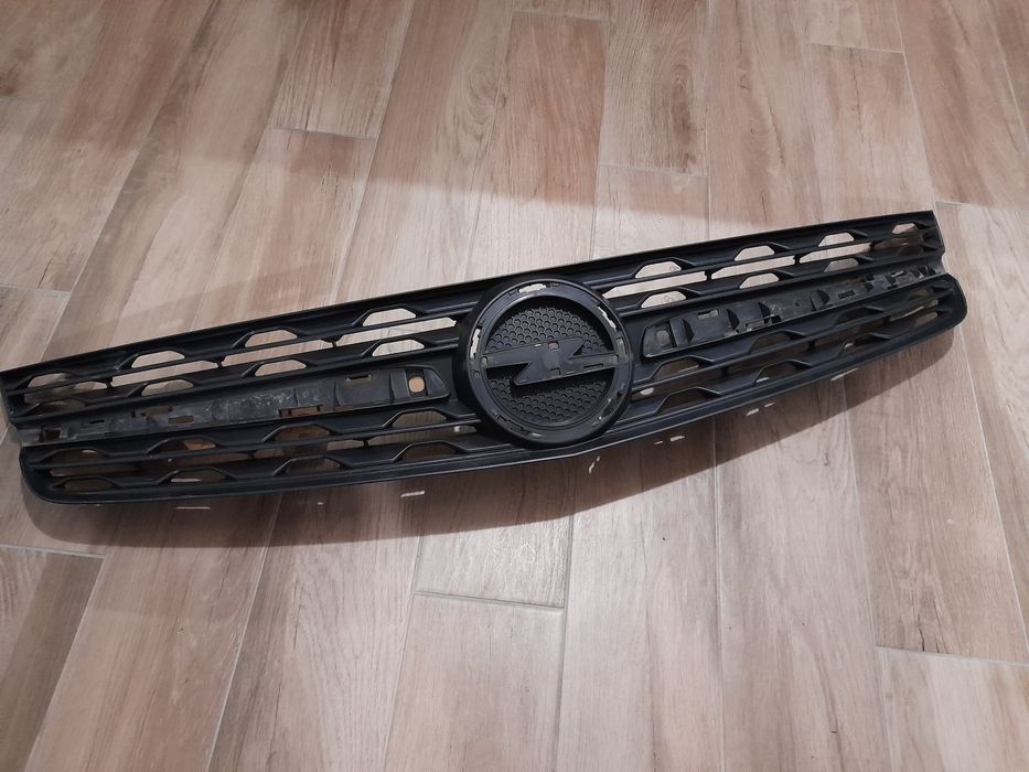 Решетка грил опел зафира д виваро  Opel zafira D Vivaro