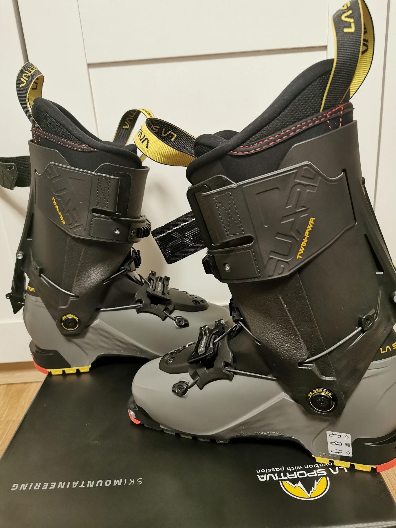 Vand clapari tura La Sportiva Vanguard  marimea 25.5. Noi