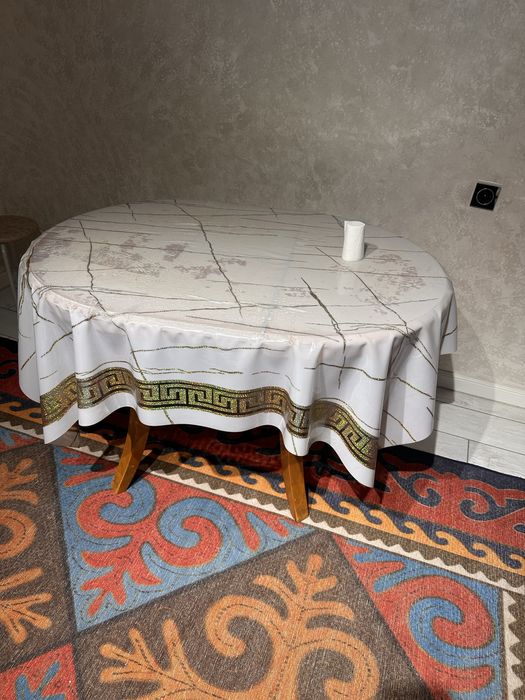 Продам стол обеденный дерево