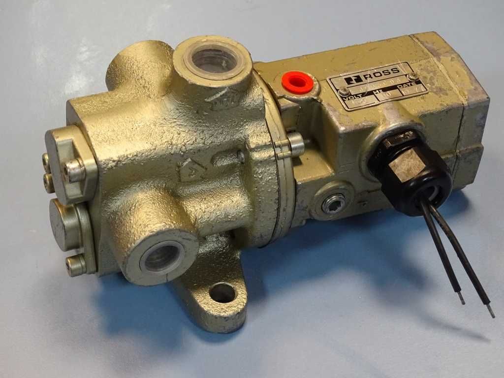 Пневматичен разпределител за преси ROSS J2776A3001 control valve 100V
