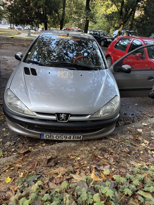 Продавам Peugeot 206