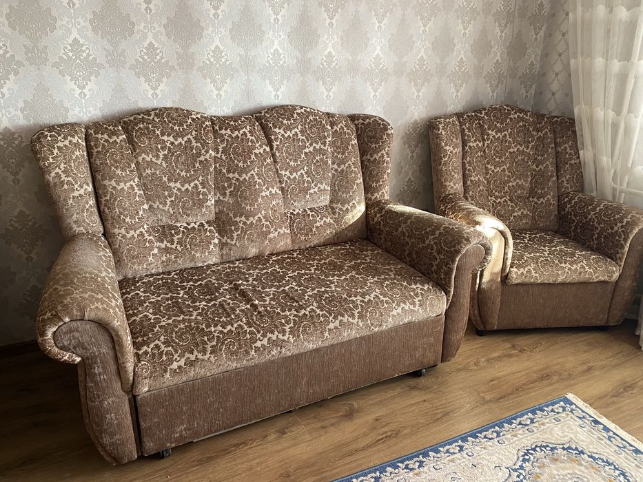 Продам диваны с креслом