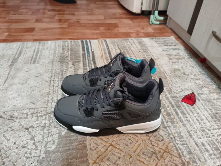 Jordan 4 Cool Grey