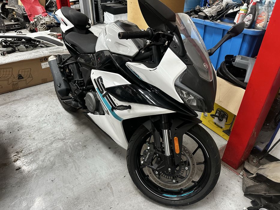 CFMoto 300 SR 2024