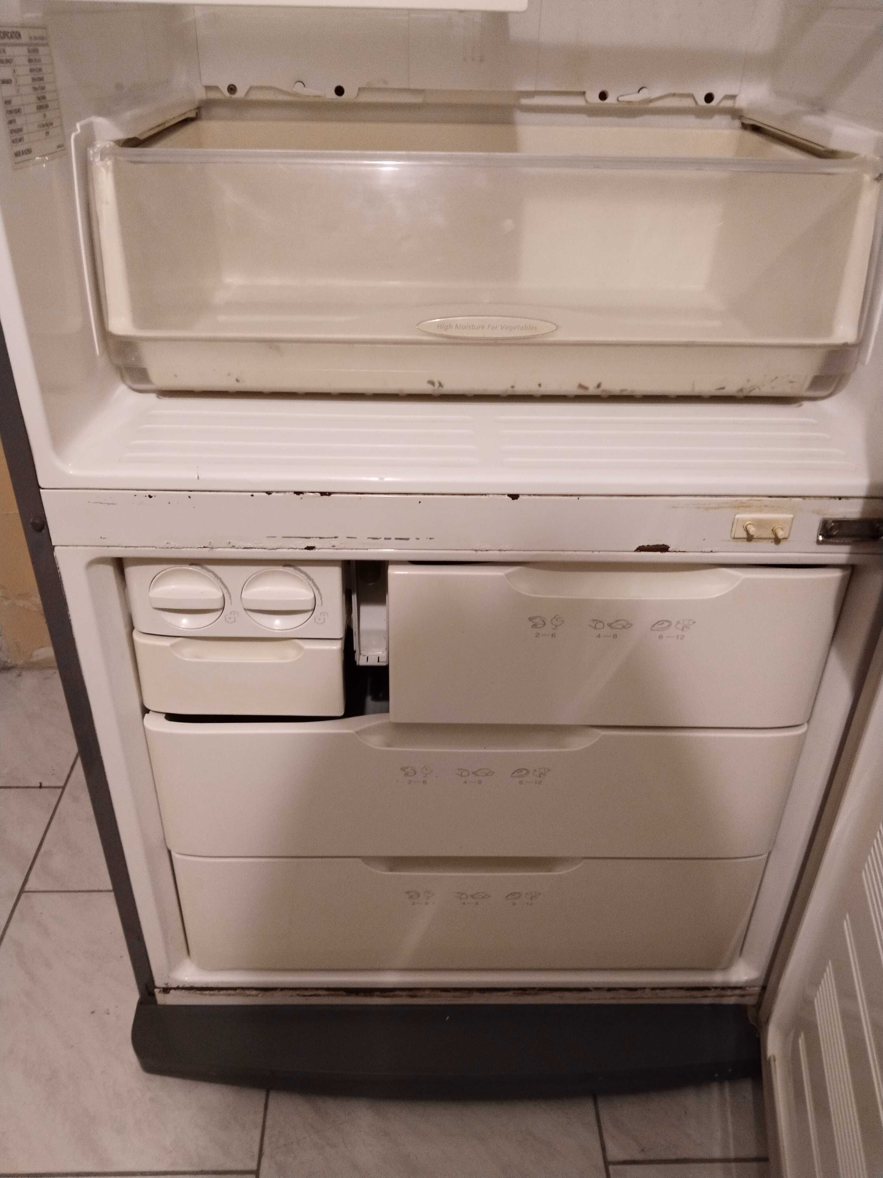 Холодильник Samsung Cooltech plus