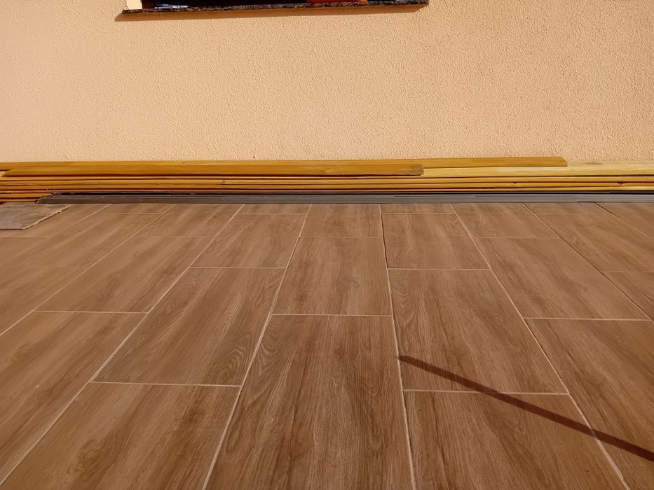 Vand lambriu 12 bucati