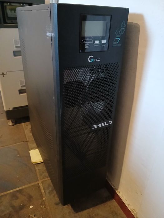 Vând UPS Shield 6k
