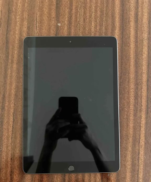 iPad 2020 года (8-го поколения) продаю до 6 дек