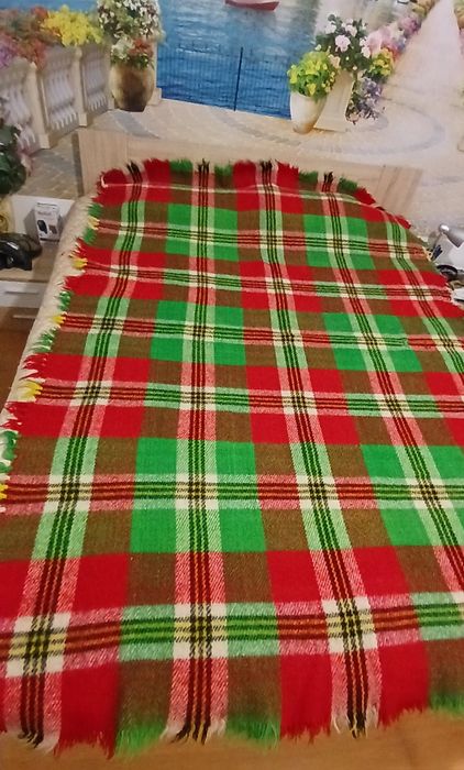 Родопски дебели вълнени одеала.