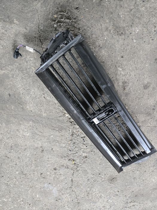 Grila activa deflector cu flapsuri Vw Passat B8 cod 95B965501H / 3G012