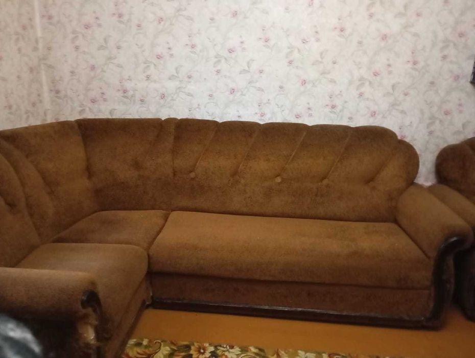 Диван с выдвижным механизмом и кресло