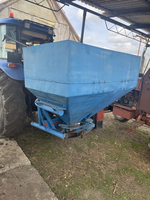 Pachet met erbicidat+distribuitor ingrasaminte