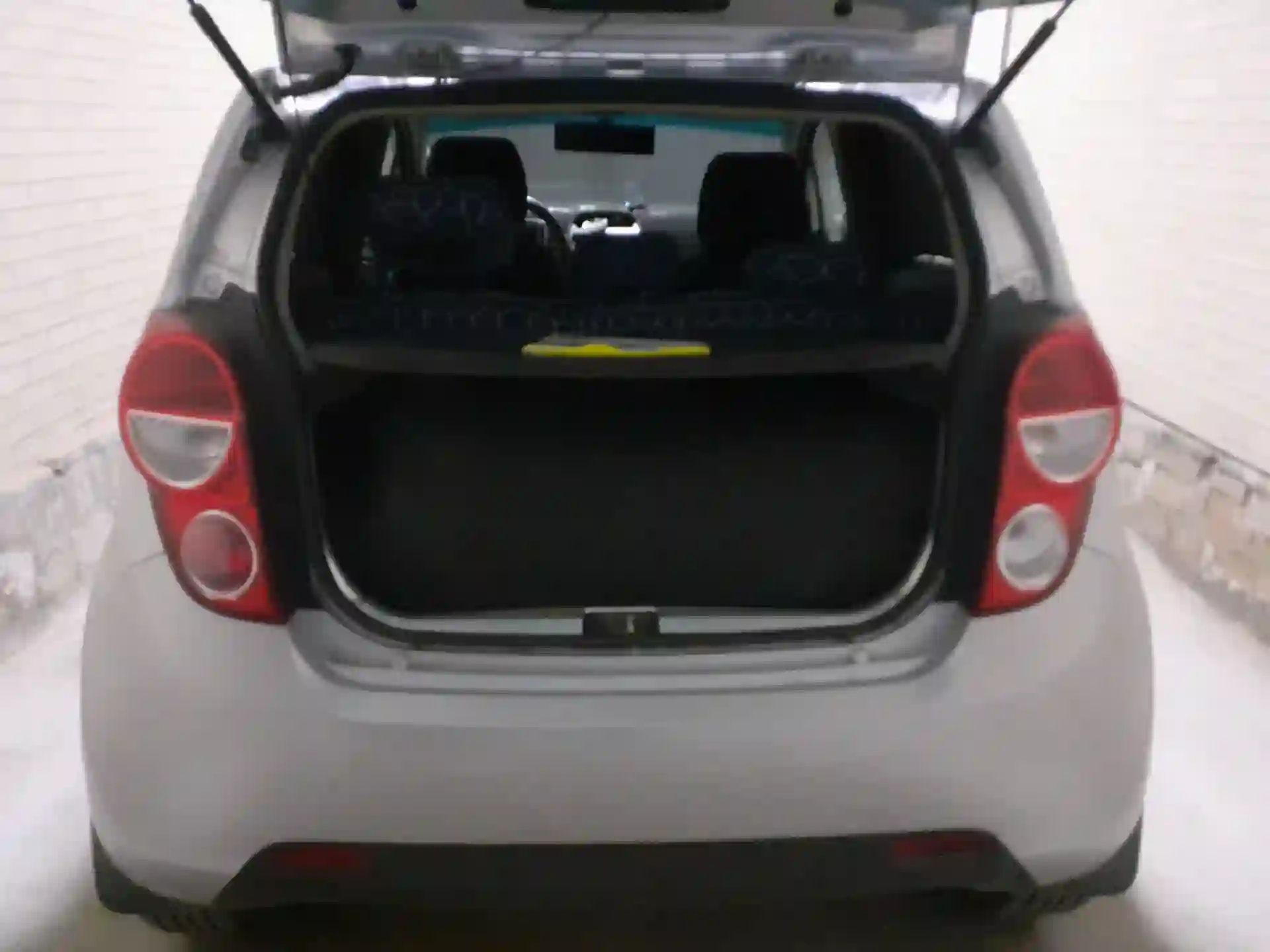 Chevrolet spark sotiladi