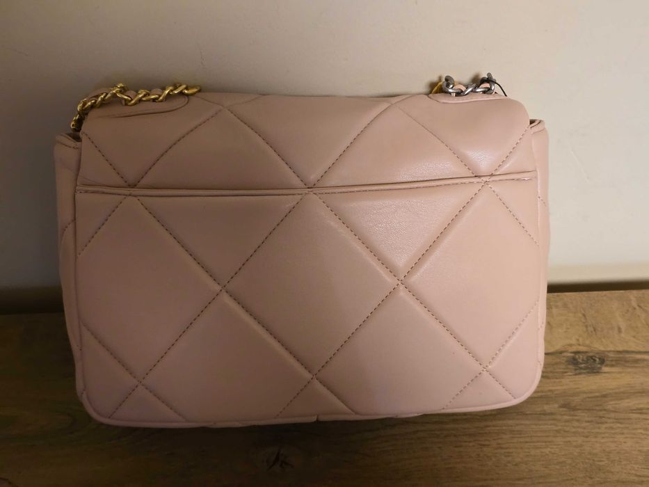 Chanel дамска чанта в цвят пудра естествена кожа