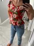 Vând top roșu floral