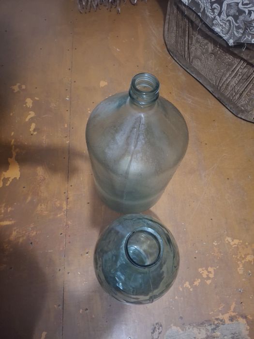 Продам бутыли. Цена 6500.