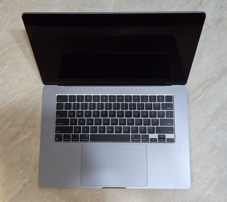 MacBook Air 15 M3 16/512
