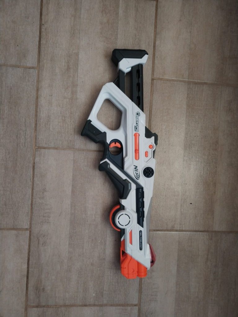 Pusca nerf foarte Buna, si mare
