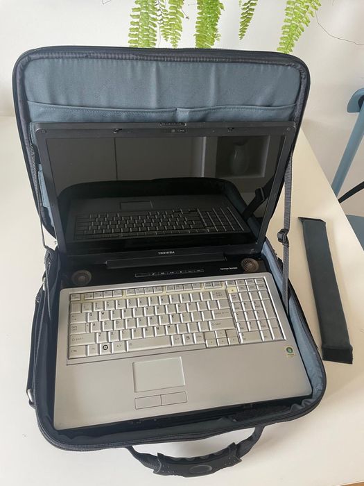 Vând laptop Toshiba Satellite P205-S6287