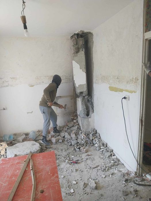 OFERIM servicii de indepartarea stratului de var, tencuieli gresie etc