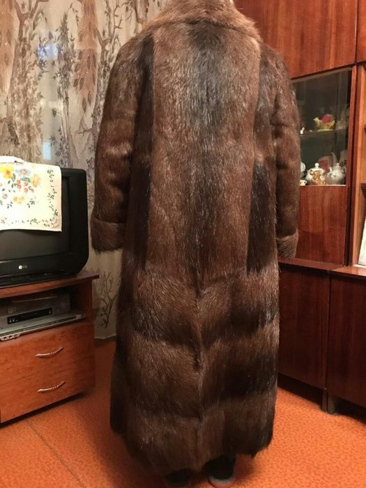 Продаю женскую шубу из нутрии.