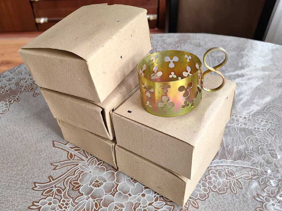 Изящни метални стойки за чаши