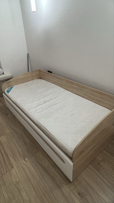 Продаю односпальную кровать