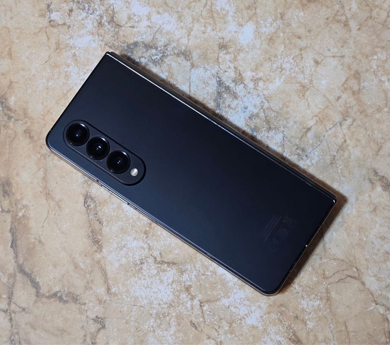 Samsung Z Fold 4 256 gb 12 gb ram