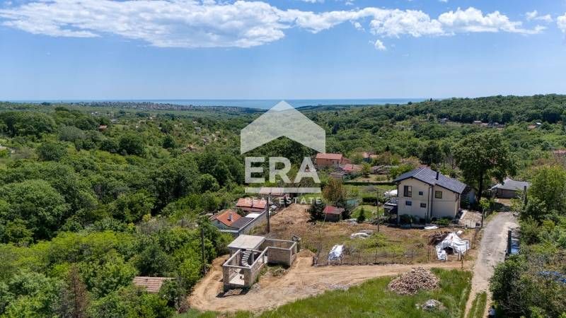 Самостоятелна къща в строеж, с морска панорама, в м-т "Боровец-Юг", гр