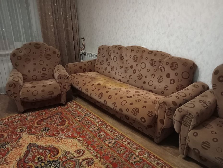 Отдам бесплатно диван и два кресла. Самовывоз