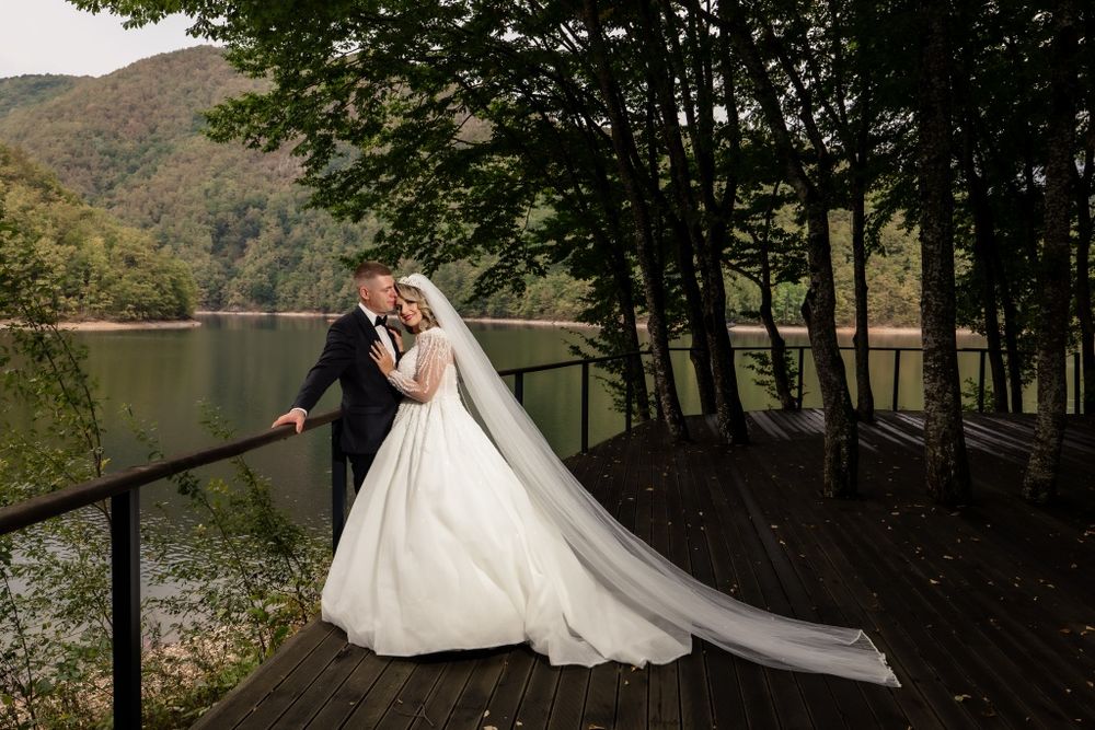 Vând rochie de mireasă 40-44 cu corset reglabil