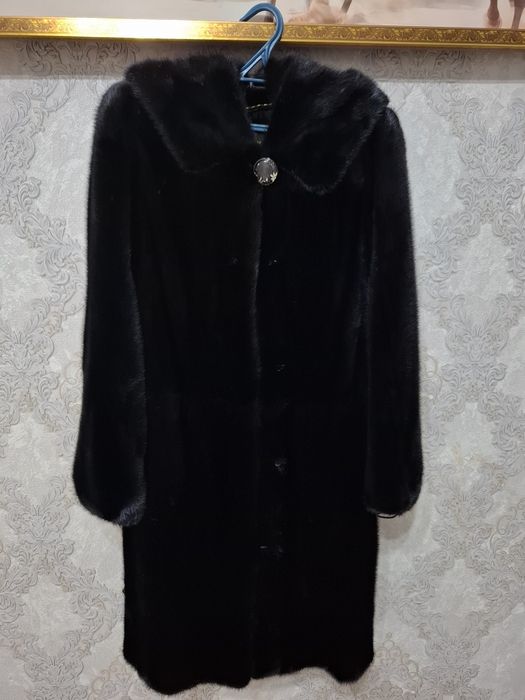 Продаётся норковая шуба