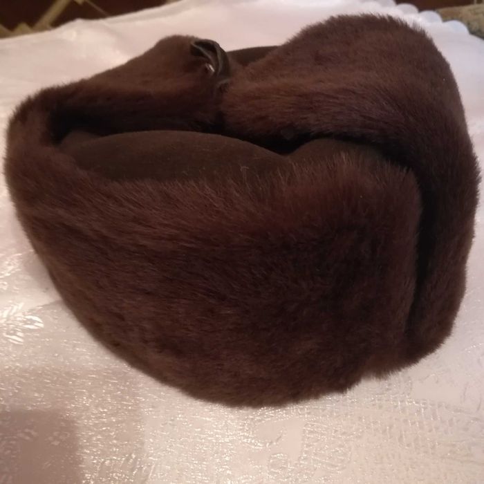 Caciula blana de oaie, model rusesc