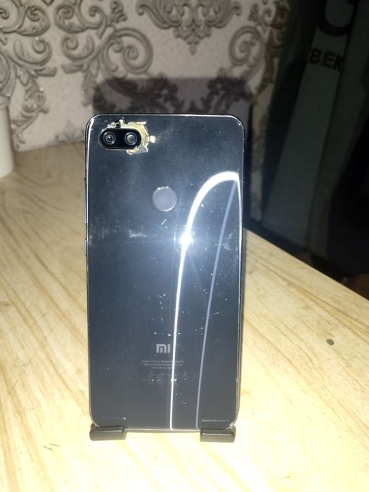 Mi 8 LITE sotiladi 64/4 lik