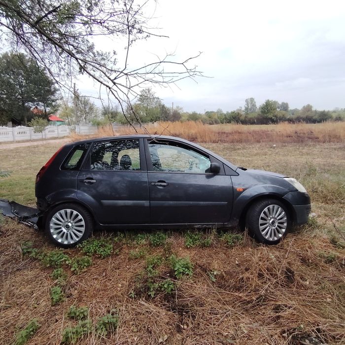 Ford Fiesta (se vinde pentru piese)