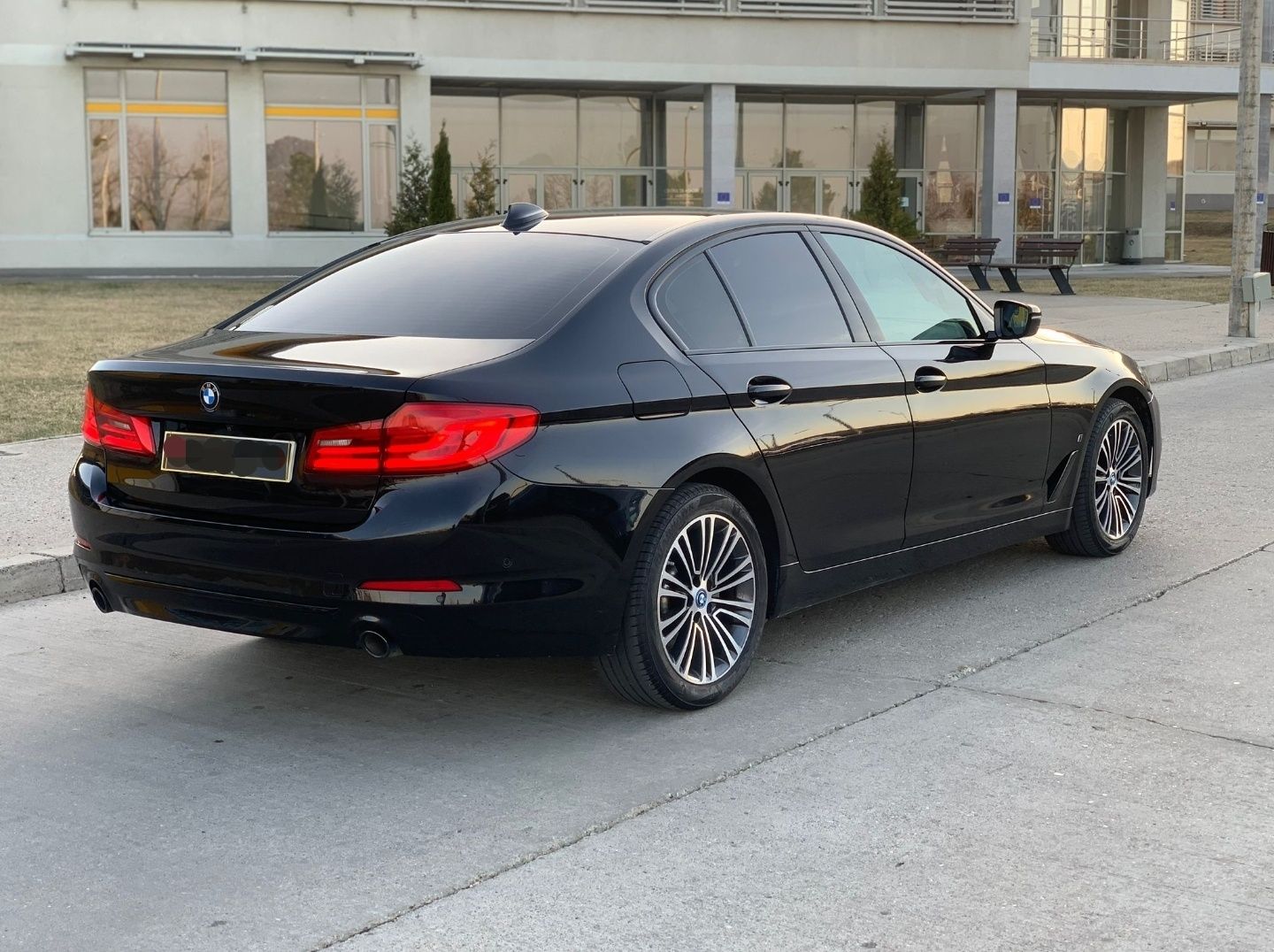 BMW 530e iPerformance PLUG-IN HYBRID