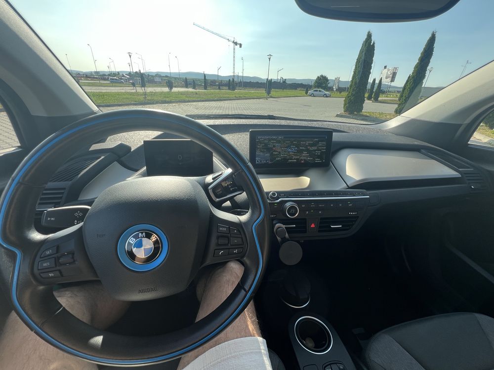 Vând sau schimb BMW I3