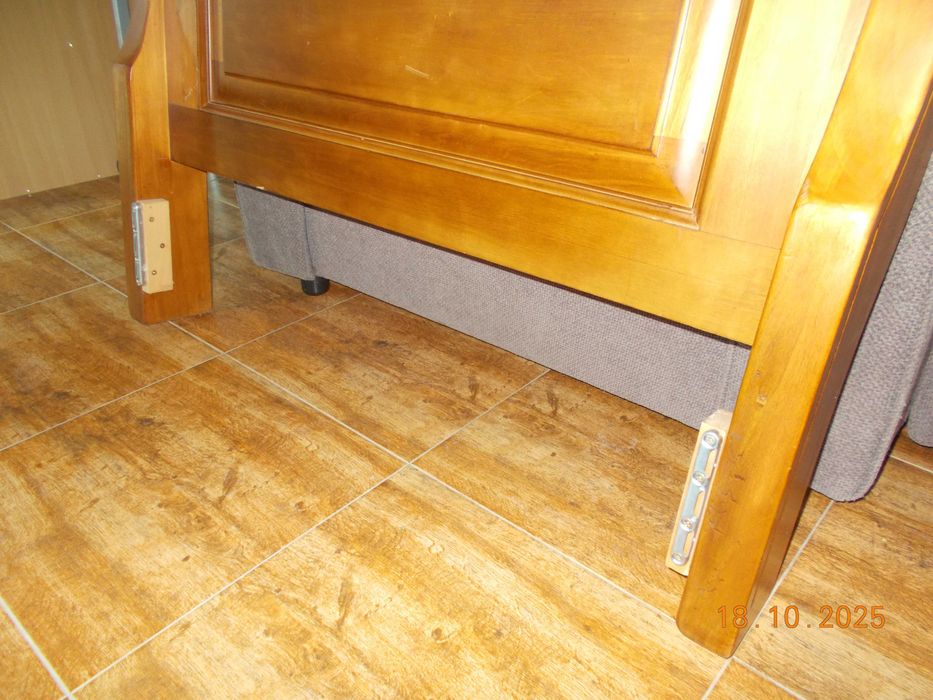 Легло с матрак масивно дърво - 2 броя