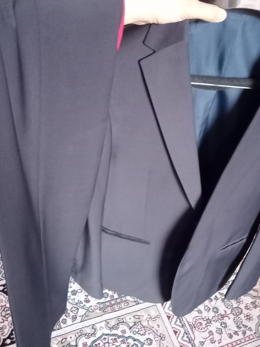 Темно-синиц мужской классический костюм