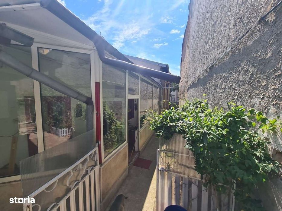 Inchiriez Casa 2 camere+teren 300mp + 2hale,  Str M. Vulcanescu 106