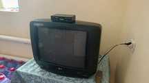 Televizor Dekoder Stol birga