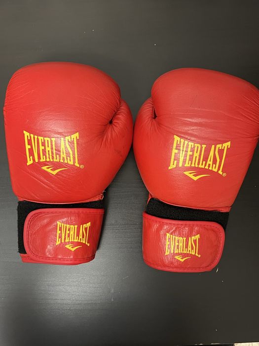 Продам боксерские перчатки Everlast