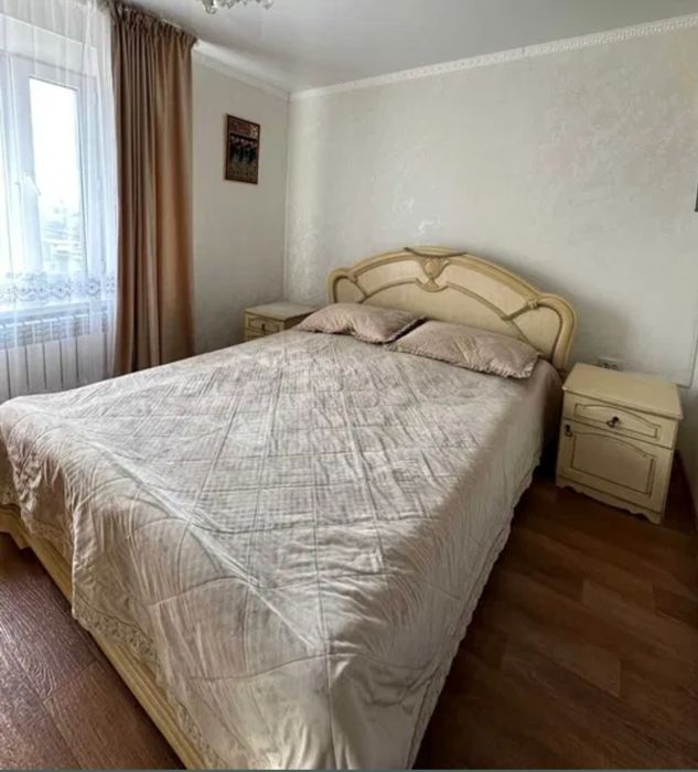 Продам спальный гарнитур