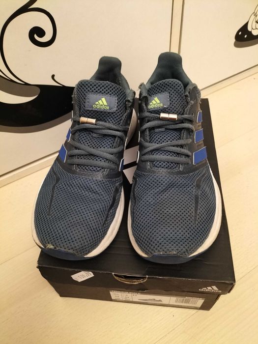 Adidași marca Adidas